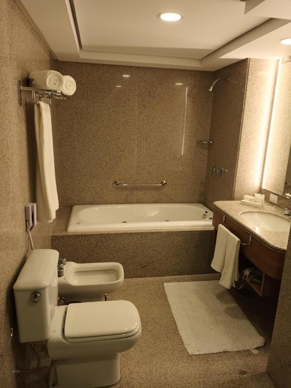 White Plaza Hotel Curitiba Esterno foto